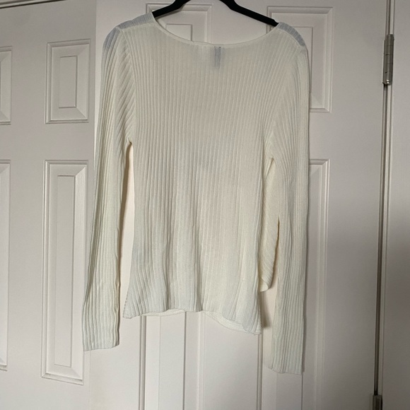 NEVER WORN. White ribbed crossover sweater. - Picture 5 of 5